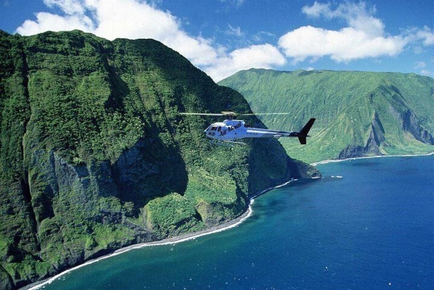 West Maui & Molokai Helicopter Tour with Oceanfront Landing