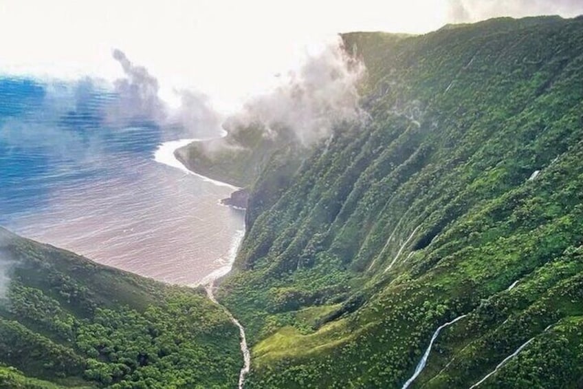 West Maui and Molokai 60-Minute Helicopter Tour