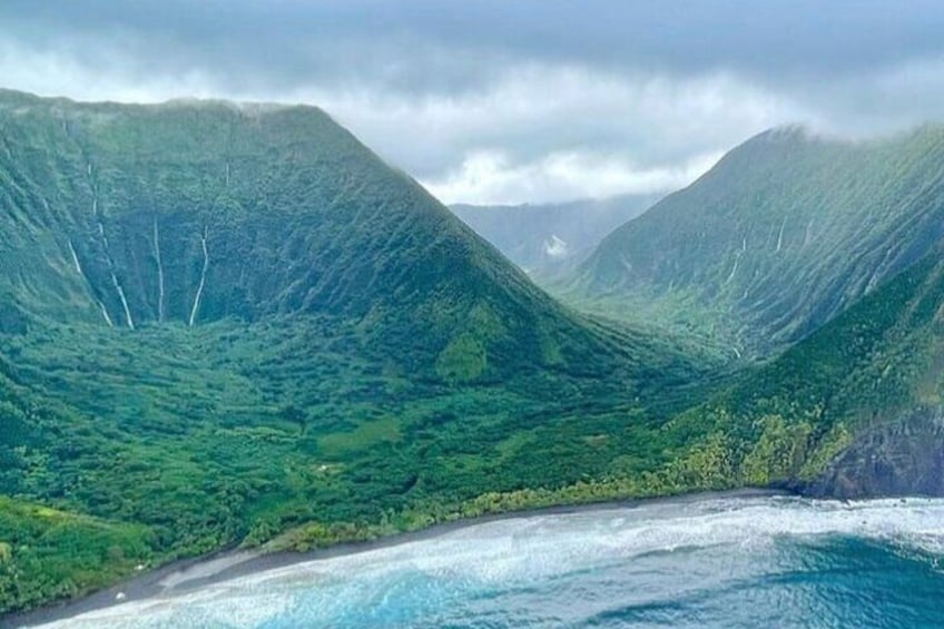 West Maui and Molokai 60-Minute Helicopter Tour