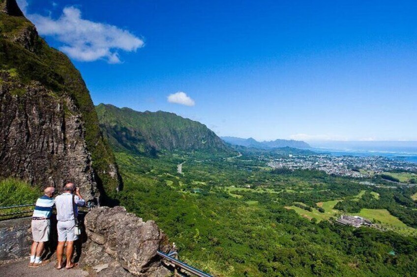 Tour of North Shore & Waimea Waterfall