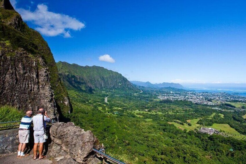 Tour of North Shore & Waimea Waterfall 