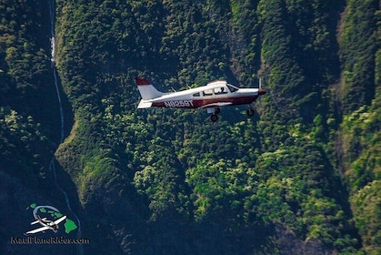 Maui *PRIVATE* Air Tour: Aquamarine & Emerald Dream: (2-5 People)