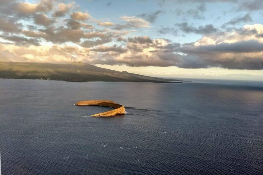 5 Island Maui County -Private- Discovery Flight, for up to 3 people: See it All!