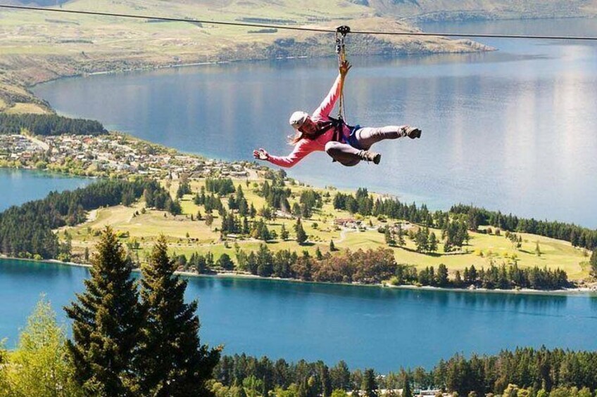 Gaze at Lake Wakatipu as you fly 450m above Queenstown