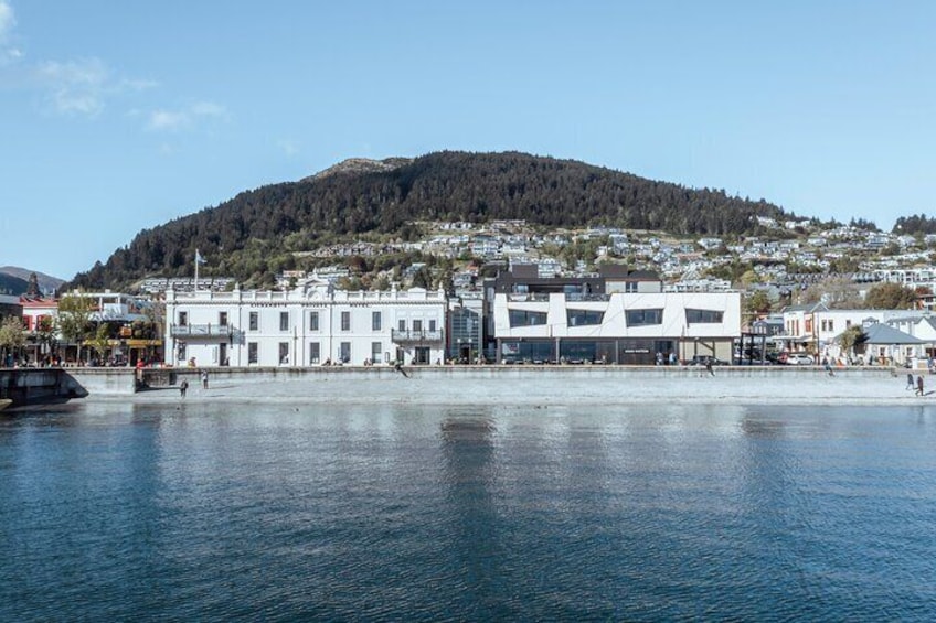 Legendary Eichardt's Private Hotel & The Grille overlooking Lake Wakatipu