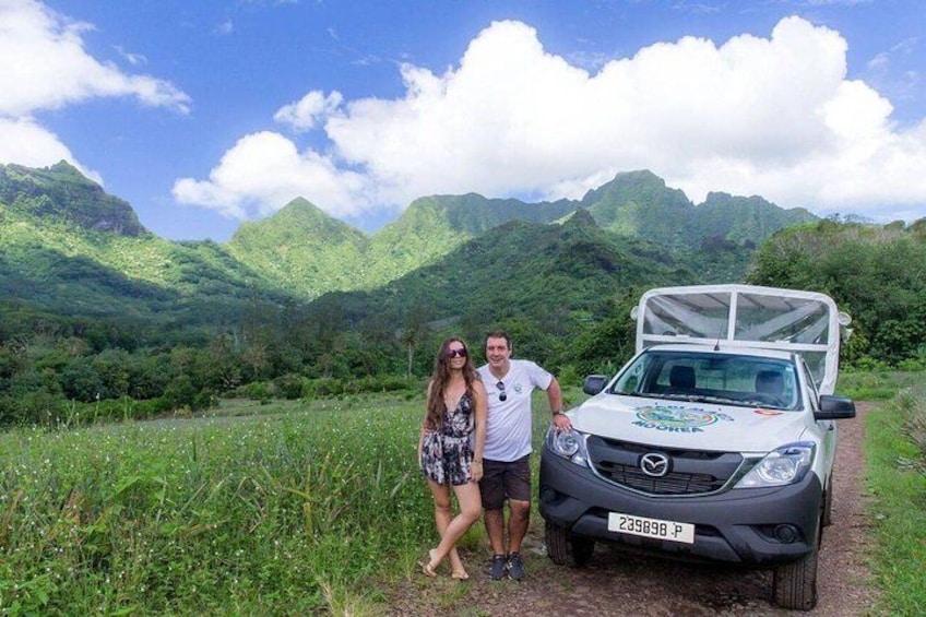 Private Morning Moorea 4WD Tour with Champagne