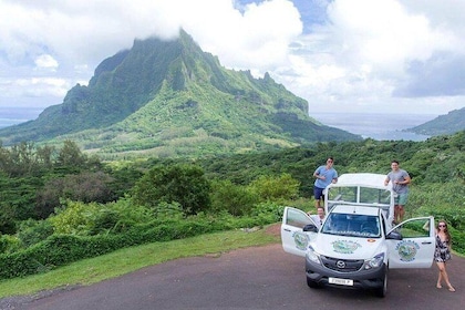 Private Morning Moorea 4x4 Tour with Champagne