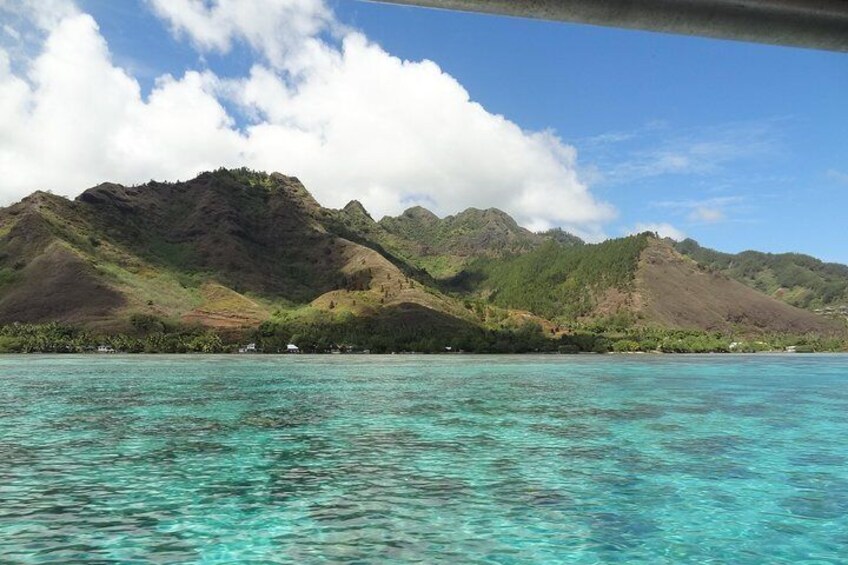 Moorea Landscape view from the Boat