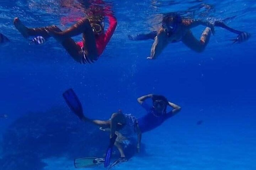 Full-Day Private Boat Tour of Bora Bora Lagoon with Snorkel
