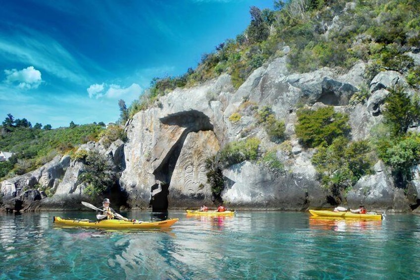 Kayak to the Maori Rock Carvings