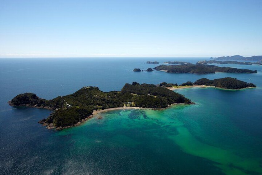 Bay of Islands and Hole in the Rock Scenic Helicopter Tour