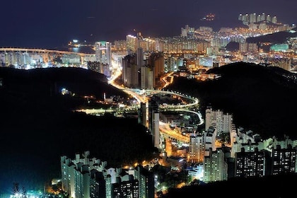 Visite nocturne de Busan incluant une croisière avec feux d'artifice
