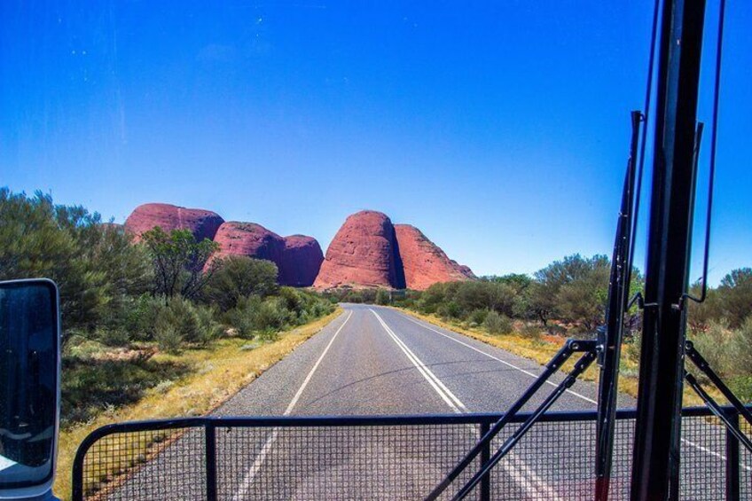 Ayers Rock Day Trip from Alice Springs Including Uluru, Kata Tjuta and Sunset BBQ Dinner