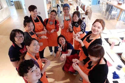 Xiao Long Bao, Beef Nudles & Boba Tea Cooking Class i Taipei