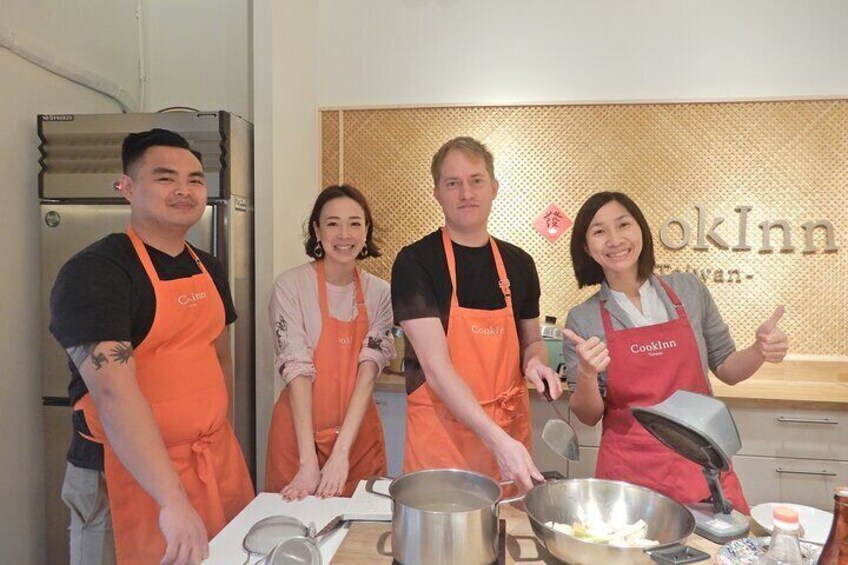 Xiao Long Bao, Beef Noodles & Boba Tea Cooking Class in Taipei