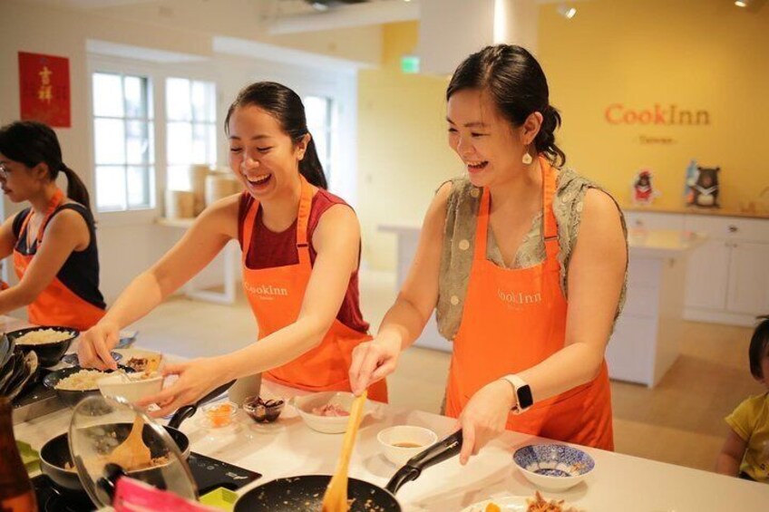 Taiwanese Gourmet Cooking Class (incl. Traditional Market Visit)