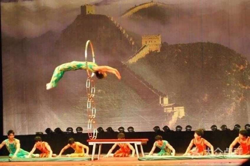 Private Tour: Shanghai Acrobatic Show and Authentic Dim Sum