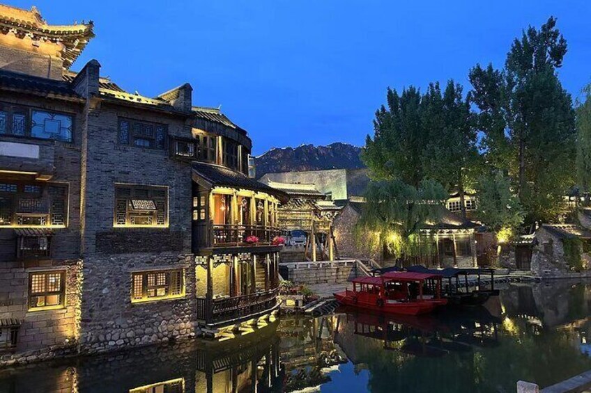 Private Evening Tour to Simatai Great Wall and Gubei Water Town