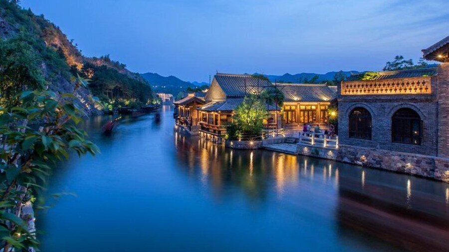 Private Evening Tour to Simatai Great Wall and Gubei Water Town