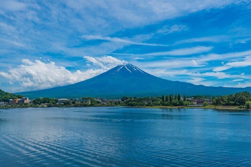 Tokyo: Mt. Fuji, Oshino Hakkai and Gotemba Outlets 1Day Bus Tour