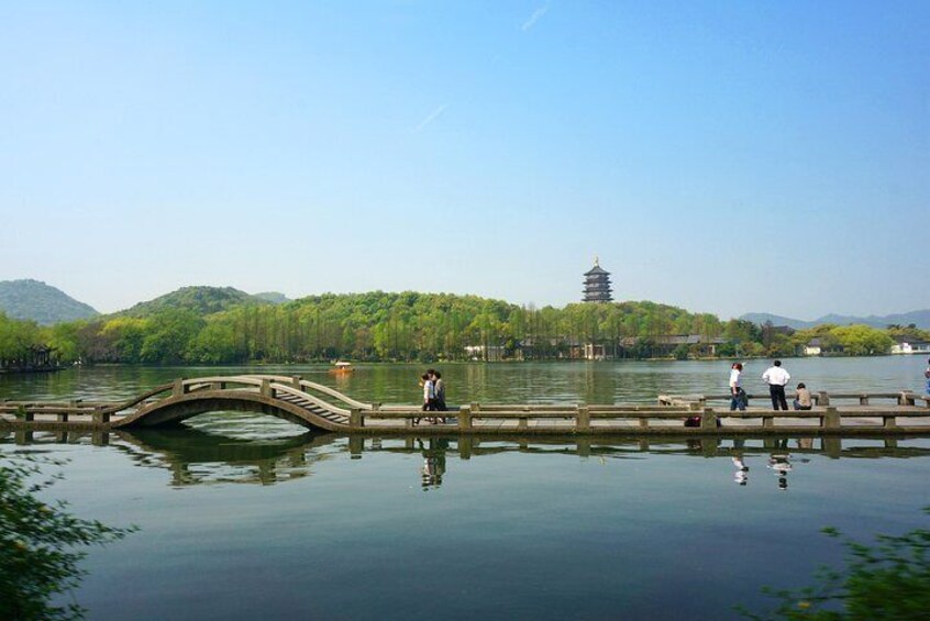 One-Day Hangzhou Dragon Well Tea Culture & West Lake Private Tour