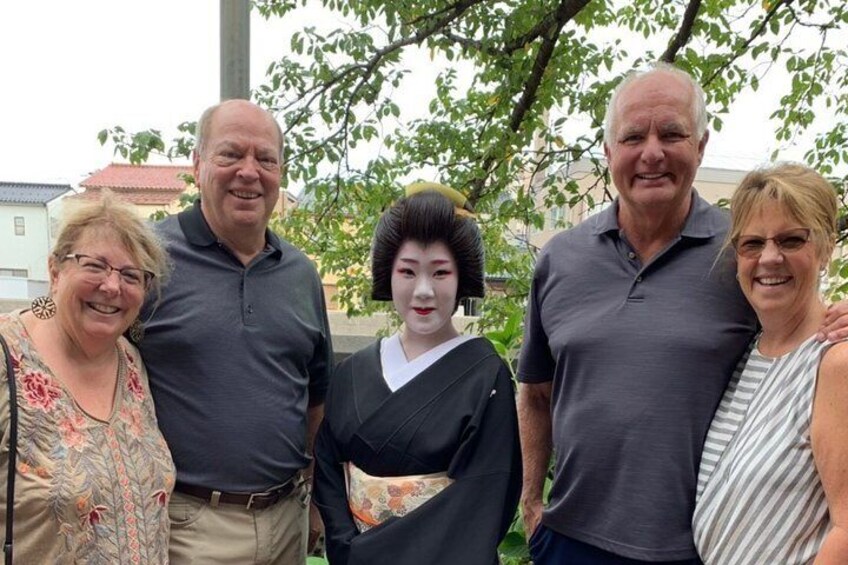 Meeting Geisha on the street before dinner