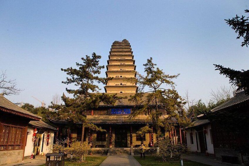Full-Day Xi'an Cultural Private Tour with Shadow Puppet Performance and Pottery Making Class Including Lunch