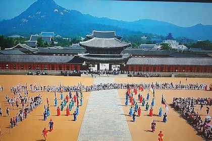 Primary and Main Royal Palace, Gyeongbokgung palace and its vicinity