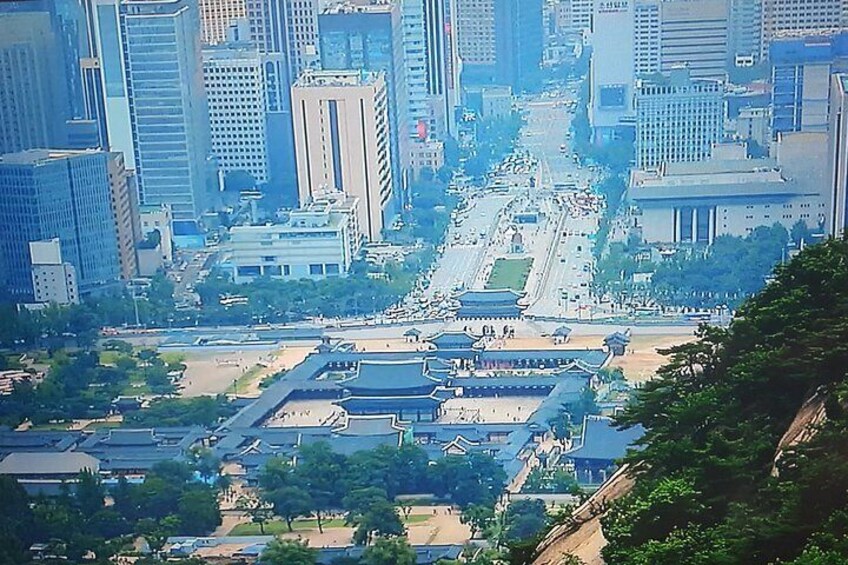 Gyeongbokgung palace and Gwanghwamun square were Taken on the mountain