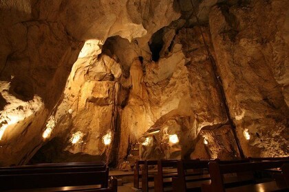 Excursión a la cueva de la catedral de las cuevas de Capricornio