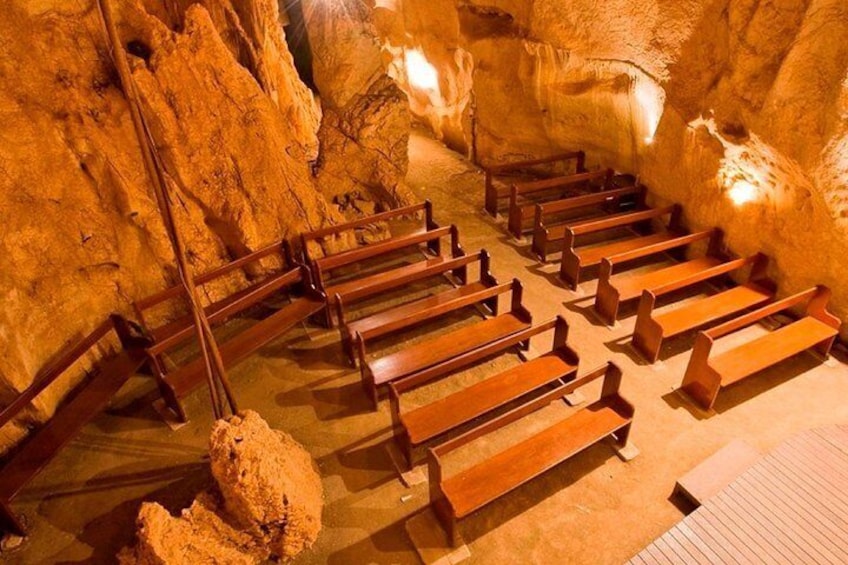 Capricorn Caves Cathedral Cave Tour