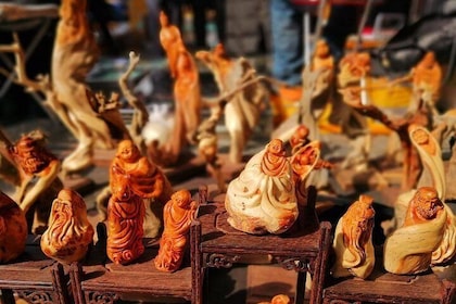 3-Hour Private Shopping Tour at Panjiayuan Market from Beijing