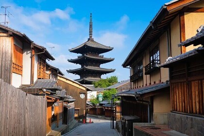 Privat Kyoto-tur med statlig lisensiert guide og kjøretøy (maks 7 personer)