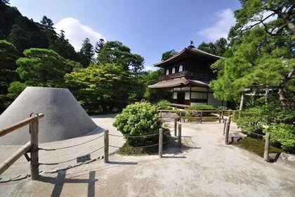Silver Pavilion Ginkaku-ji Temple Tour with Nationally-Licensed Guide