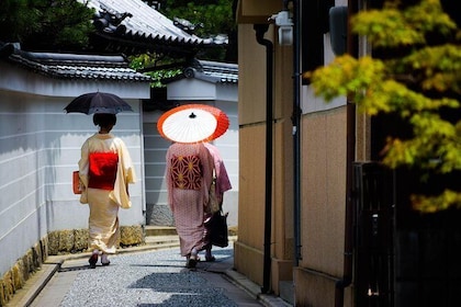 Learn about Shintoism, Buddhism and Geisha culture : Kyoto Kitano Walking T...