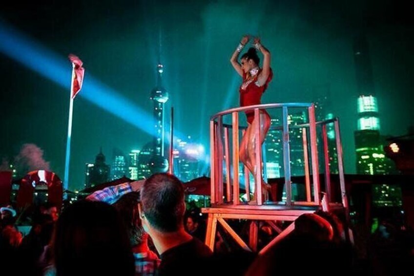 Small-Group Shanghai Nightlife Tour: Acrobatic Show and Nightclub Crawl