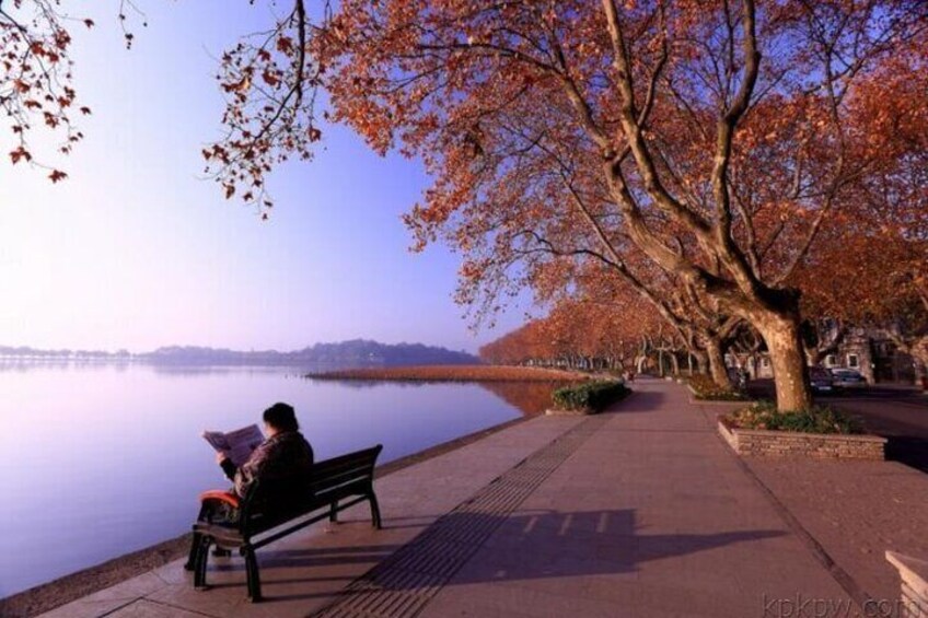 A pastel Autumn scene on a quieter stretch of the West Lake, Hangzhou.