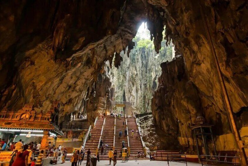 Genting Highlands with Batu Caves Day Tour Sharing Basis