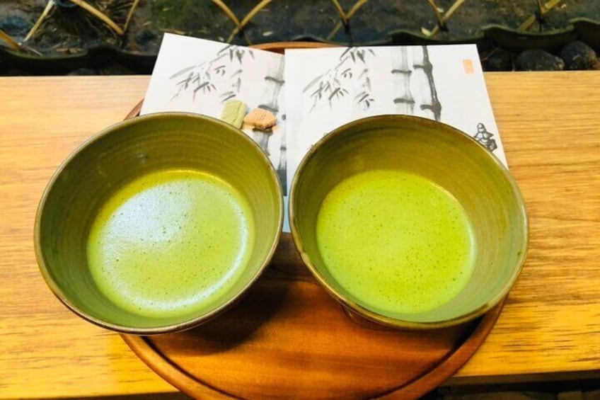 Macha at the teahouse at Hokokuji
