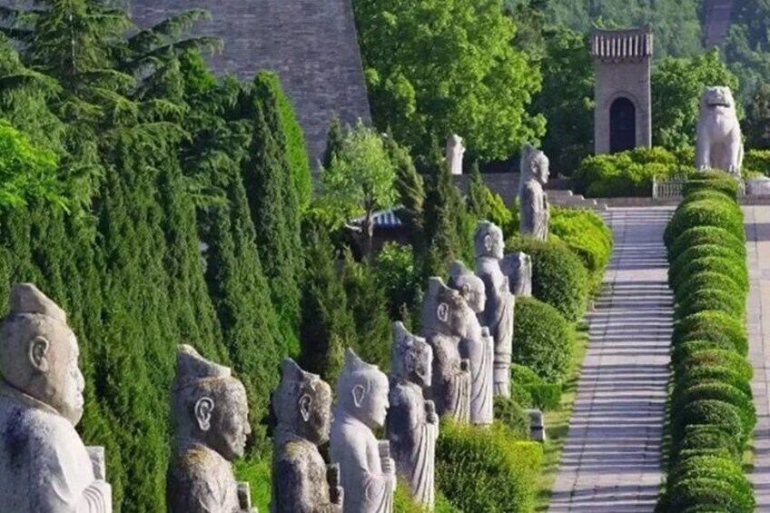 Private Day Tour from Qianling Mausoleum and Famen Temple