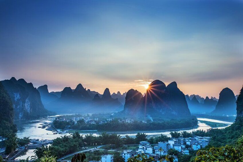Full-Day Private Li River Hiking Tour Including Xingping and Xianggong Hill