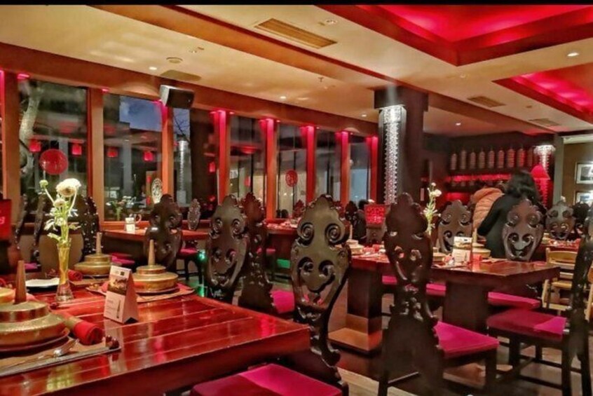 Beijing Luxury Dinner at Lost Heaven and VIP seated Acrobatic show plus Houhai Visit