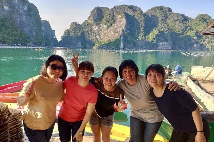 Group tour to Halong Bay