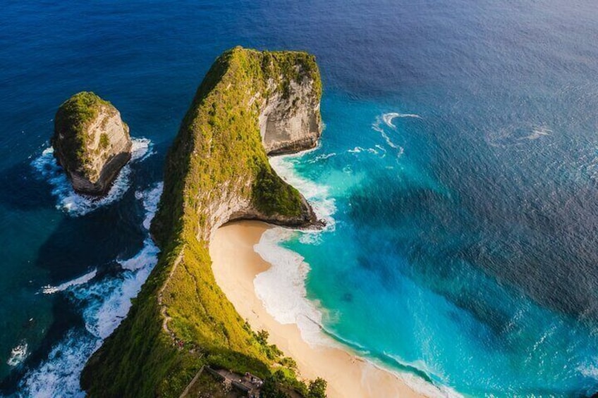 Kelingking cliff - our destination during car tour in Nusa Penida