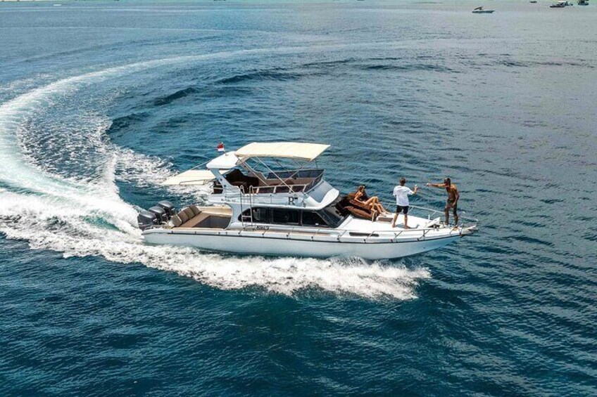 Our fleet has more than ten 13m modern and comfortable boats