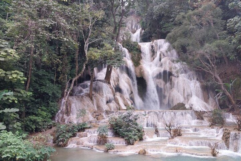 Full Day Visit & Cook at Local family' farm and Hiking to Kuang si waterfalls 