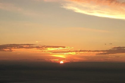Sonnenaufgang und Stadtaussichten am Doi Suthep-Tempel (auf Bergspitze)