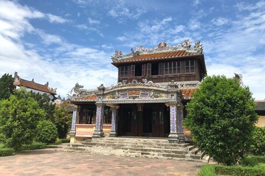 Hue Imperial City Walking Tour | 3-hour visit Hue Royal Palaces