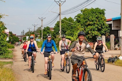 Cykla runt Mekong Island och lunch med lokalbefolkningen