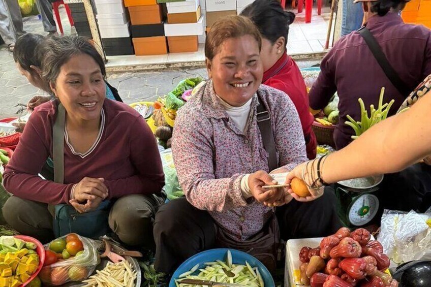 Ultimate PP Food Tour by Tuk Tuk - 20 tastings & drinks included